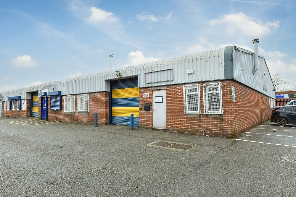 MODERN 3,814FT2 WAREHOUSE UNIT WITH OFFICE SPACE NOW AVAILABLE TO LET ...